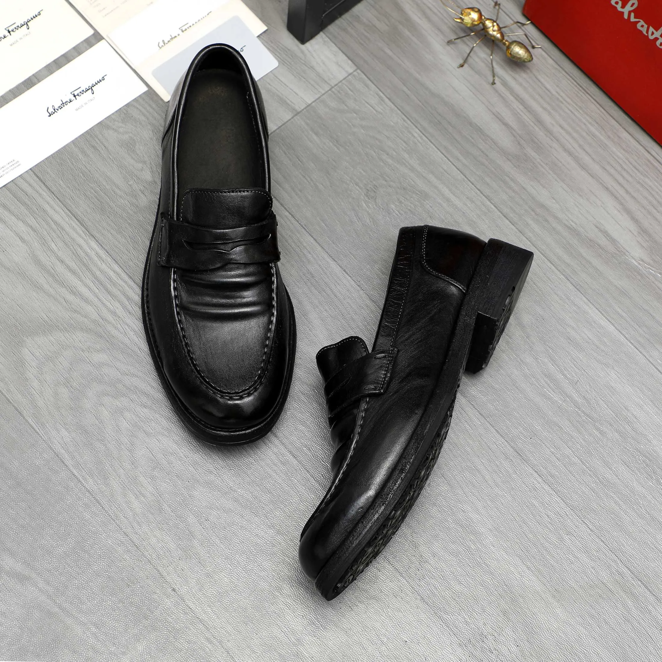 Men's shoes 💰880 Product trademark: LV "Louis Vuitton" business casual slip-on leather shoes Regular size: 37-46 Product materials: Selected high-quality cowhide upper, pigskin lining, rubber outsole